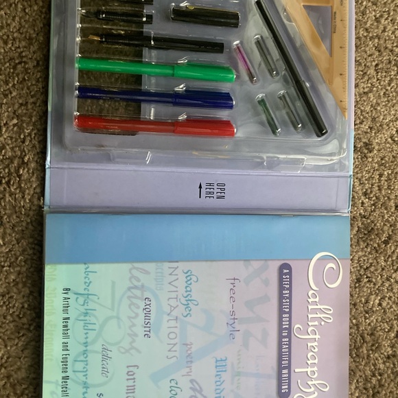 Vintage Style Box with Script Design - Picture 2 of 4